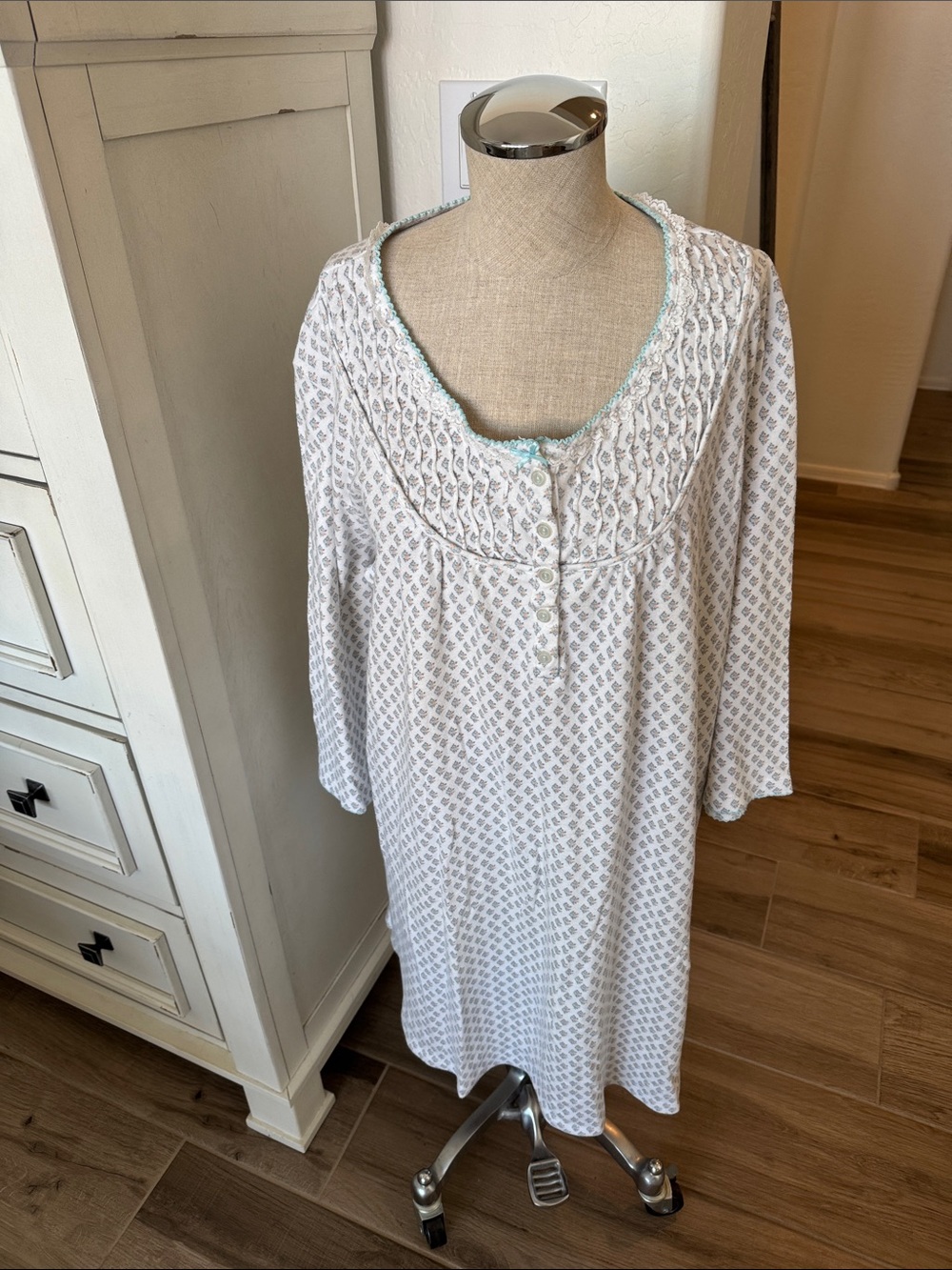 Miss Elaine XL nightgown